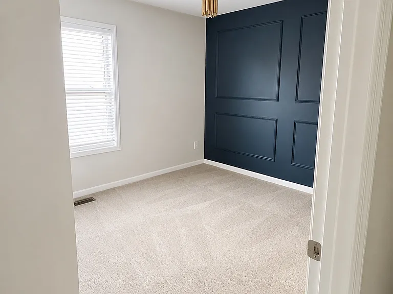 518 E Trinity Ln — Photo 10