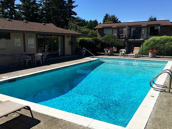 Clubhouse & Outdoor Pool