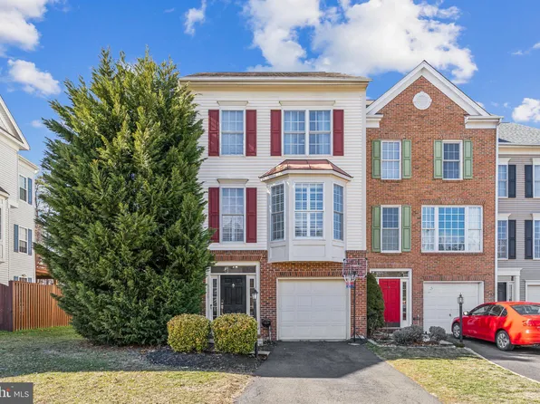 8836 Howland Pl, Bristow, VA 20136