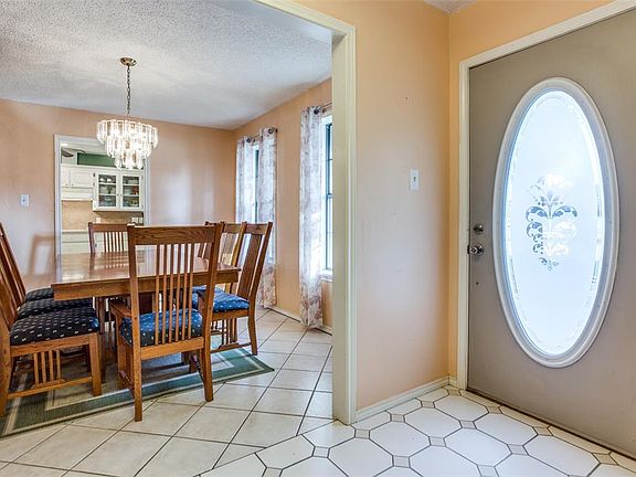5th image of 143 S Meadowbrook Dr