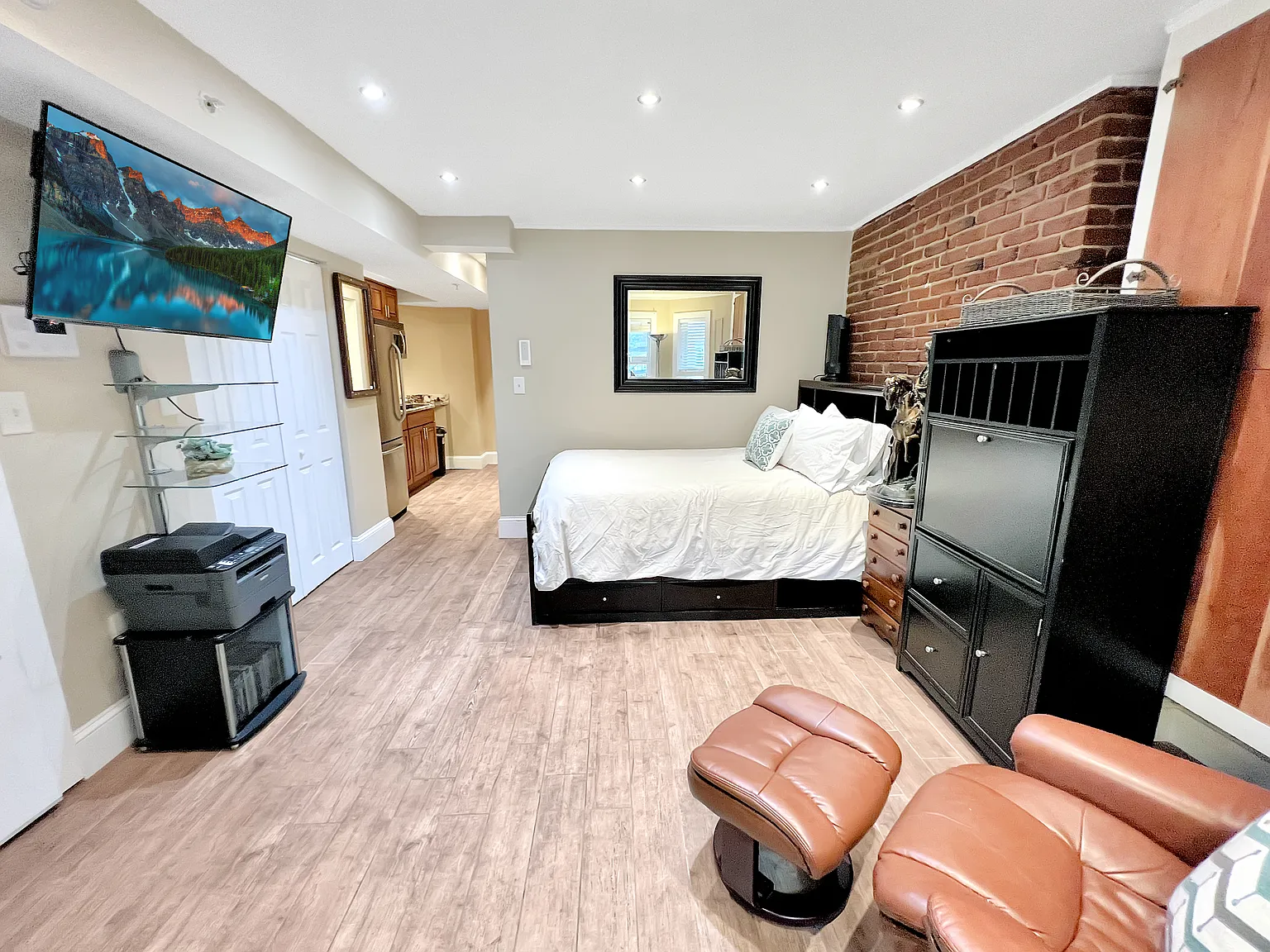 Studio, 625 sqft, $2,300 — Photo 3