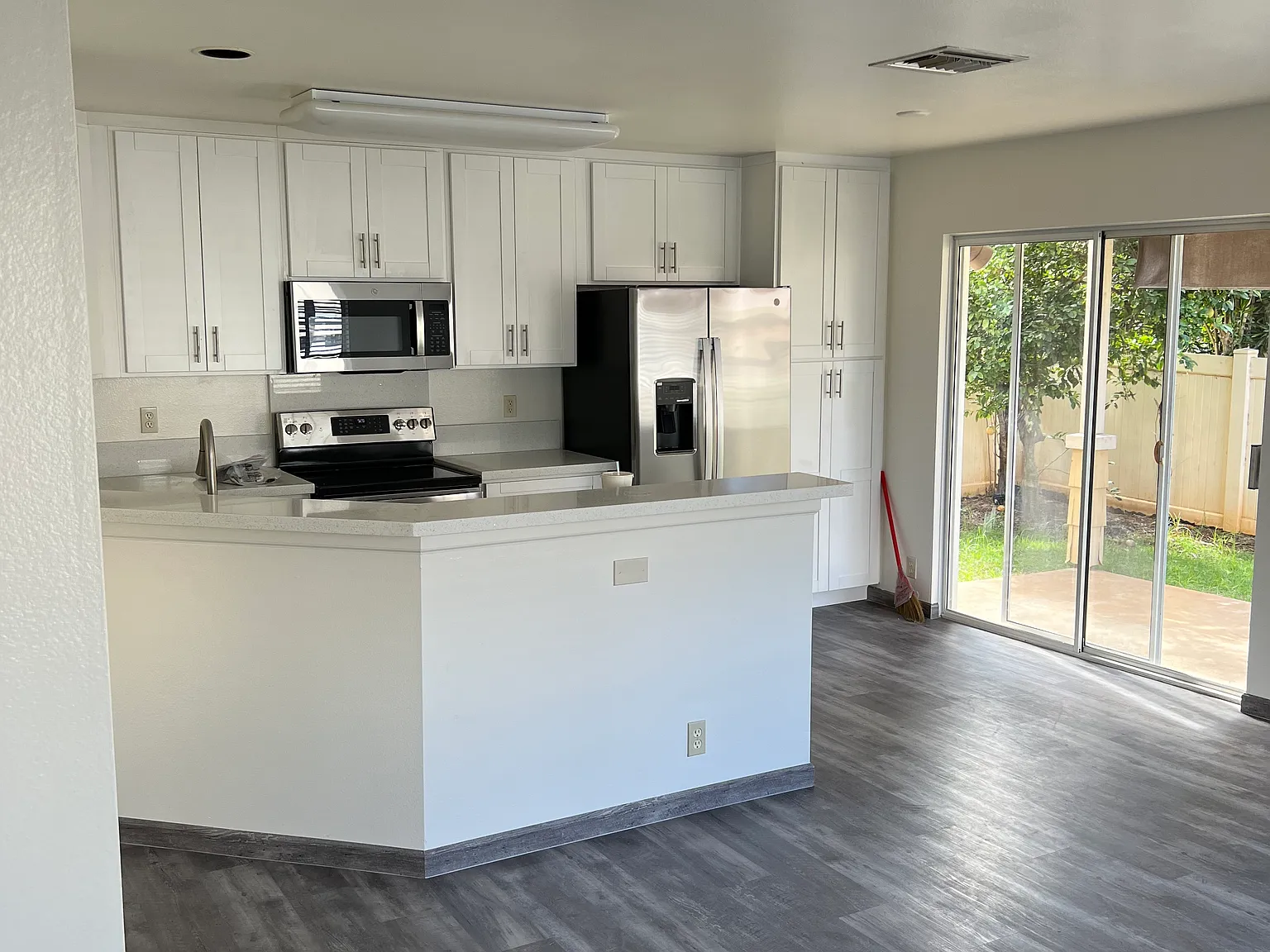 3 bed, 2.5 bath, 1364 sqft, $3,900 — Photo 2