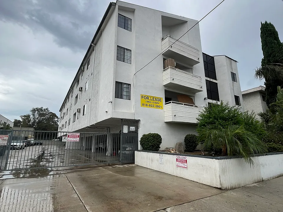 7342 Haskell Ave #105
