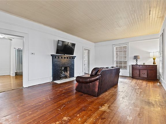 3rd image of 330 S Central Ave