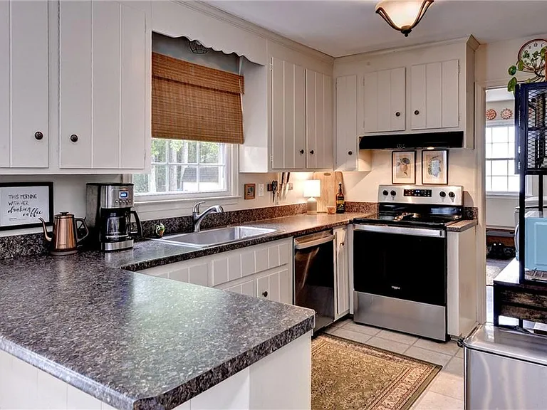 2525 Lauderdale Dr — Photo 3