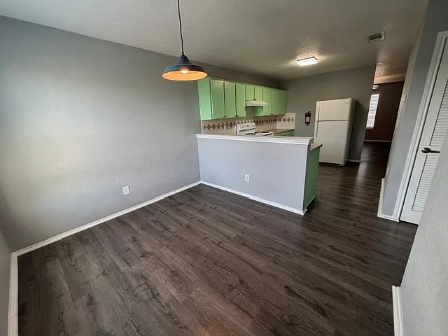 2702 Garland Dr — Photo 10
