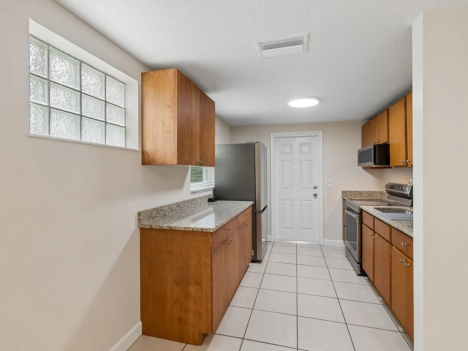 1911 W Fig Street — Photo 4
