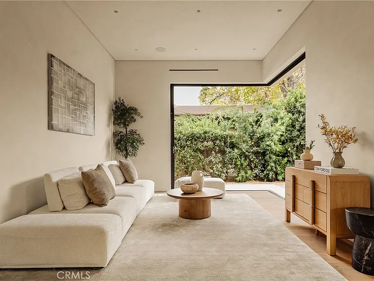 4724 Halbrent Ave — Photo 10