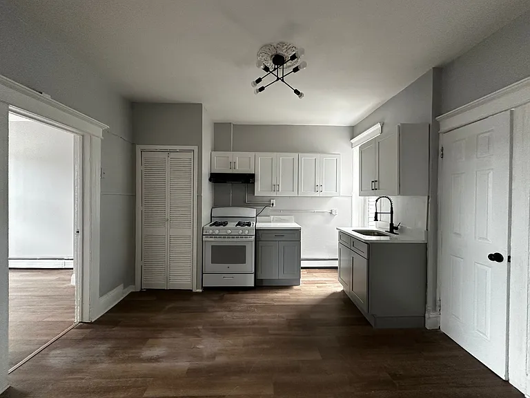 1591 Kennedy Blvd #5E — Photo 1