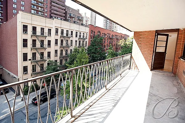 Sold by Bellmarc Realty | media 4