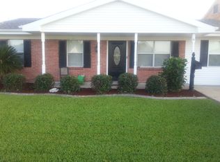 6 Cedar Ln, Gretna, LA 70053