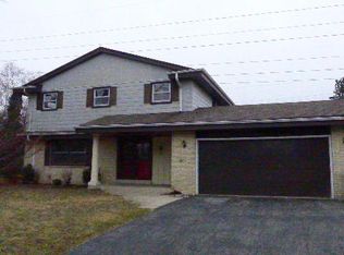 8117 N Edge O Woods Dr, Brown Deer, WI 53223