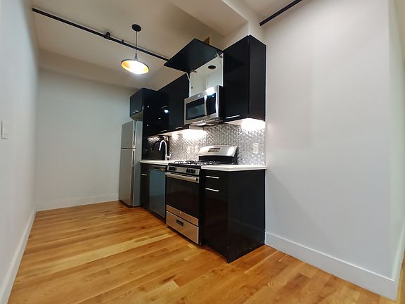 4th image of 880 Dekalb Ave #704
