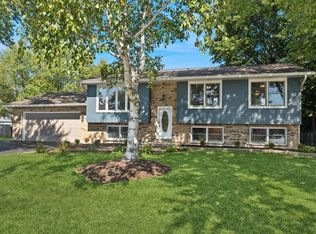 1900 Burr Oak Ln, Lindenhurst, IL 60046