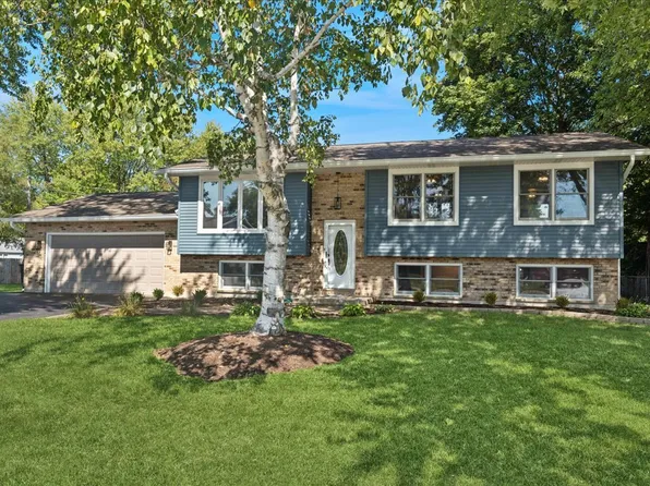 1900 Burr Oak Ln, Lindenhurst, IL 60046