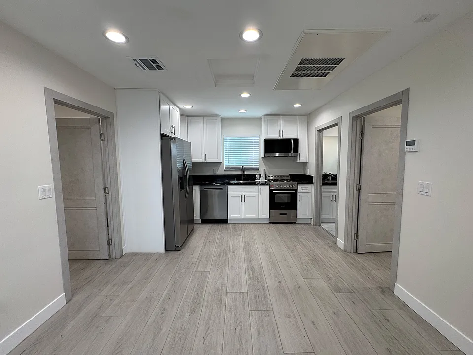 Louise Ave