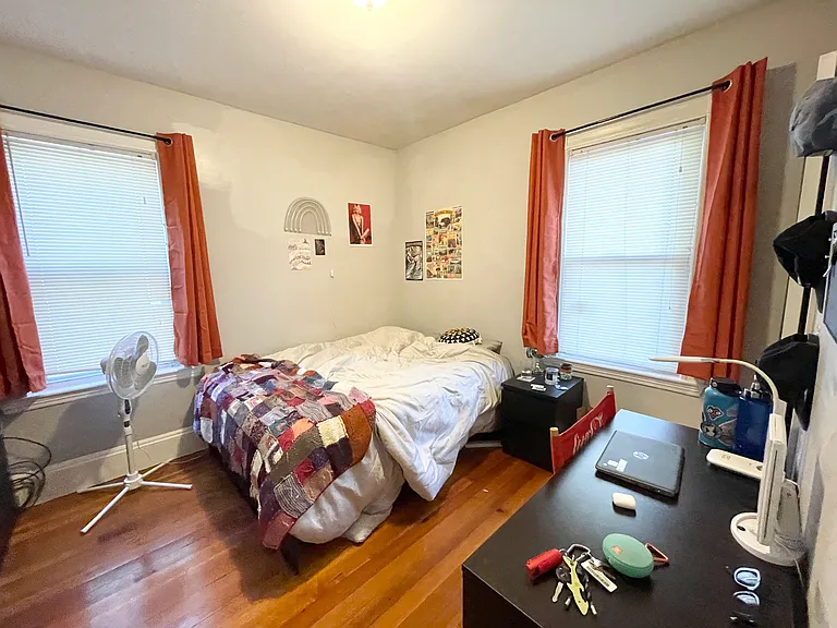 9 Taft St #2L — Photo 5