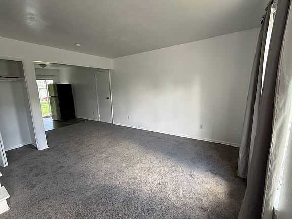 2nd image of 490 Melissa Ct