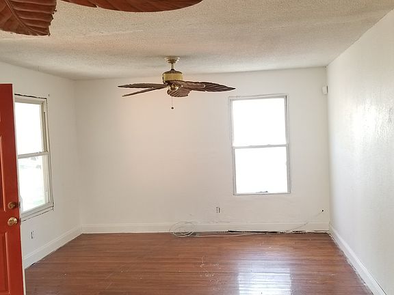 4th image of 1128 Oakland Ave