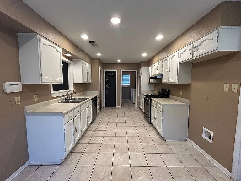 826 Timber Dr — Photo 14