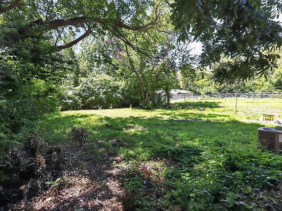 5th image of 2063 Tecumseh Rd