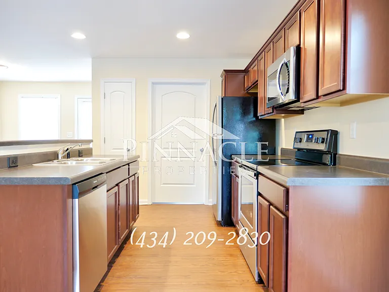 2313 Acorn St #B — Photo 3