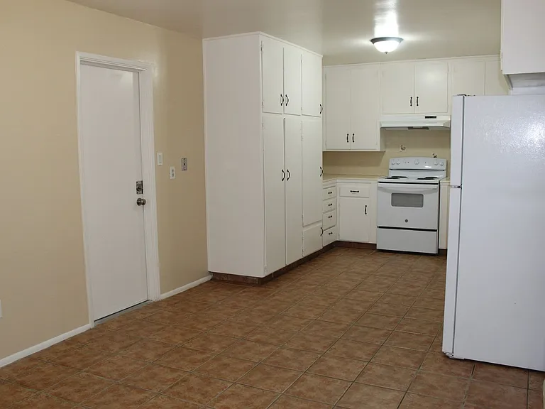 2109 Belvedere Ave — Photo 4