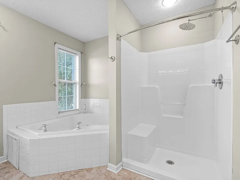 3487 Hickory Glen Dr — Photo 25