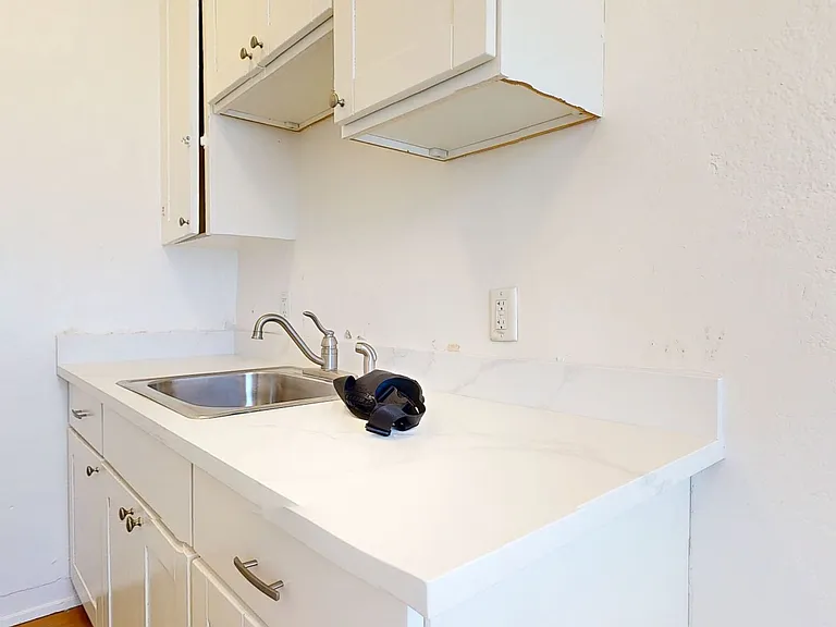 5452 Bancroft Ave — Photo 7