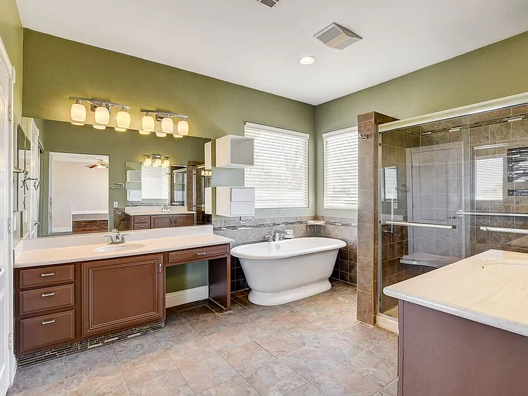 408 Silver Prairie Ct — Photo 41