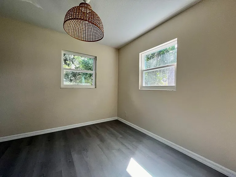 501 W Dixie St — Photo 8