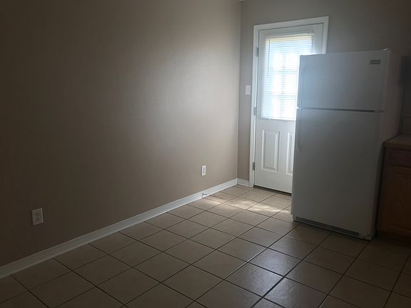 5th image of 14018 Virginia Dr #4