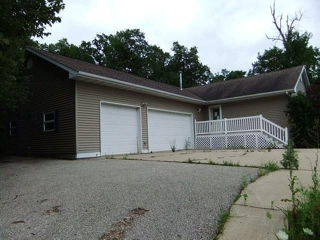 1st image of 17050 Lakewood Dr