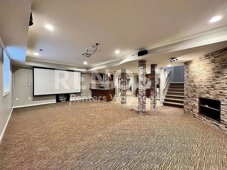 15861 Linden St — Photo 40
