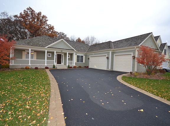 2nd image of 592 Oxford Ln