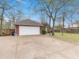 6402 Windwood Dr, College Station, TX 77845