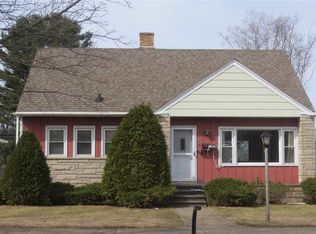 1702 Dakota Ave, Gladstone, MI 49837