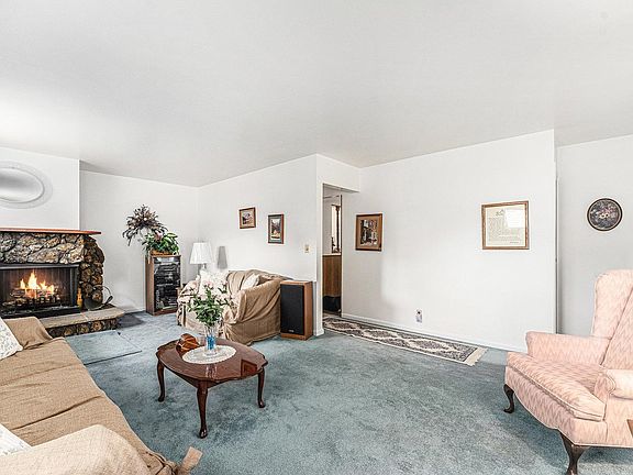 2nd image of 160 Garland Dr
