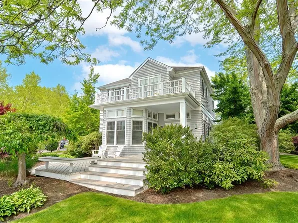 34 Tobin Ln, Bristol, RI 02809