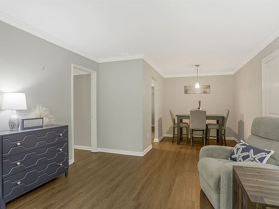 5th image of 3124 Brook Dr