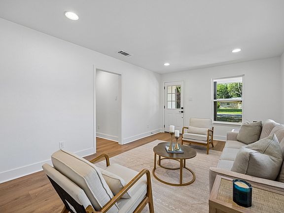 5th image of 238 Oakwood Cir