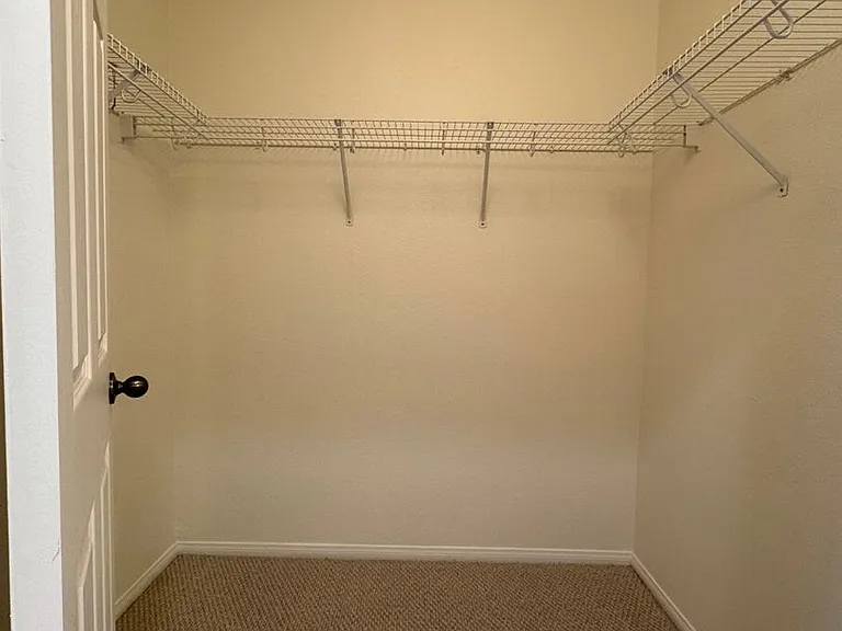 616 E Walnut St — Photo 35
