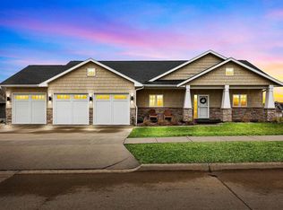 1900 Meadow Pl, Ely, IA 52227