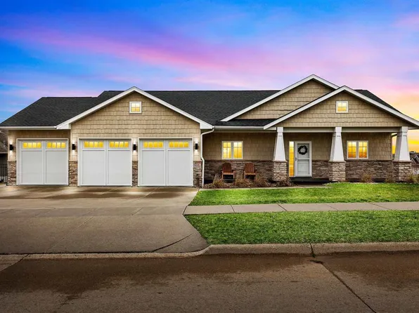 1900 Meadow Pl, Ely, IA 52227