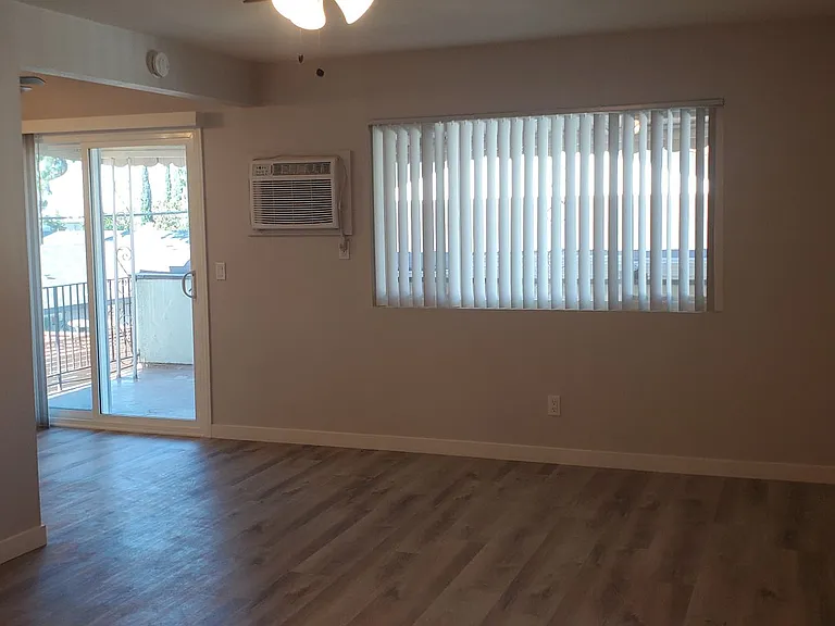109 N Merrimac Dr — Photo 4