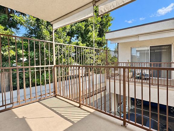 5th image of 17821 Sherman Way #14