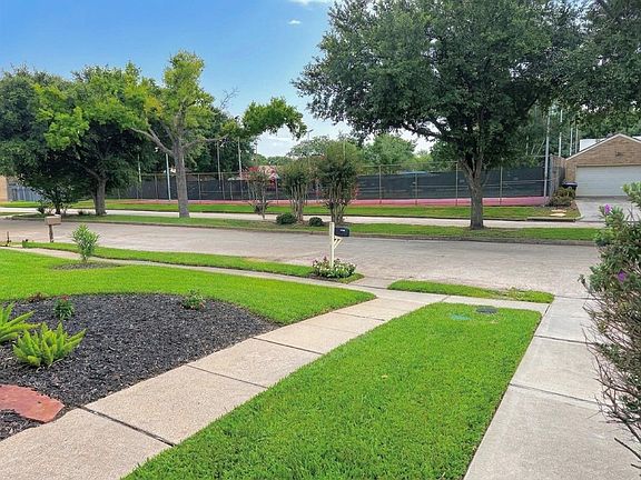 4th image of 10916 Francoise Blvd