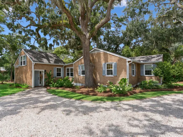 61 Maxwell Ave, Saint Simons Island, GA 31522