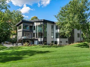 746 Peninsula Point Rd, Shakopee, MN 55379