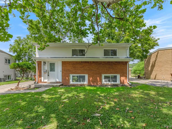 23566 Candace Dr, Rockwood, MI 48173